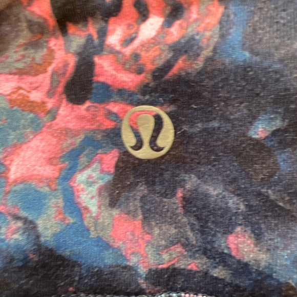 Lululemon 21” inch cropped leggings size 0 Print Gently worn - Picture 3 of 3